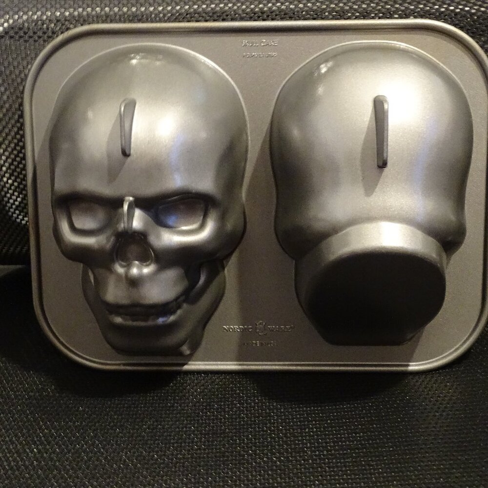 Nordic Ware Skull Cake Pan